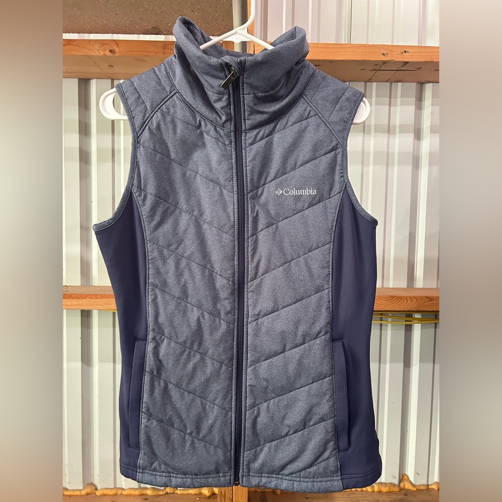 Columbia Charcoal/Dk purple Full-Zip vest. Women’s medium.